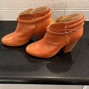 Rag & Bone NEW! Gorgeous Italian women’s cowhide leather boots. Size 40